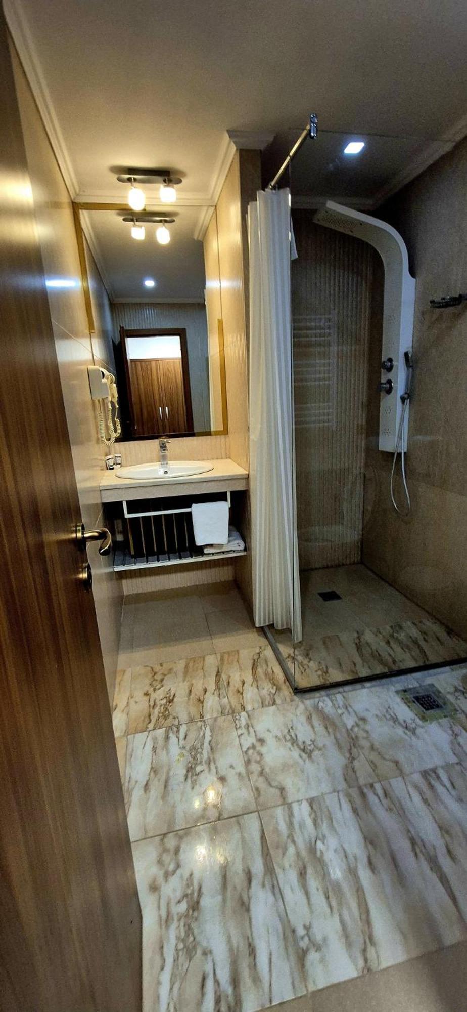 Hostel Orhideea Buzau Luaran gambar